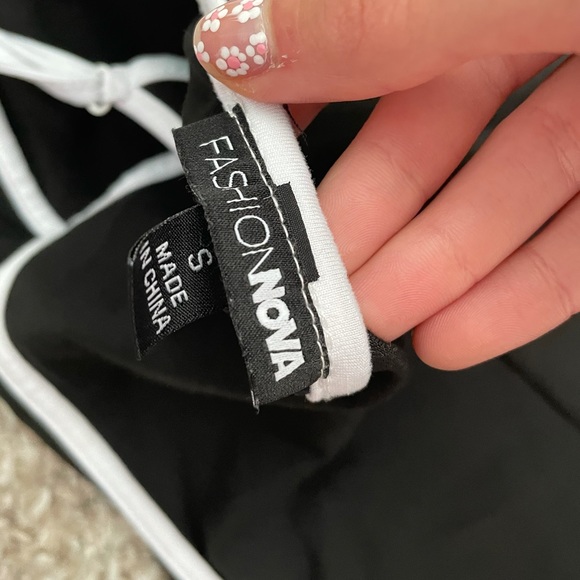 Fashion Nova sporty jump suit - Picture 3 of 3